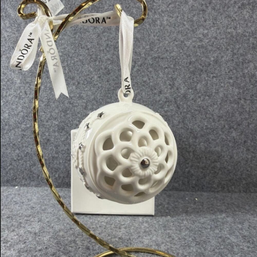 Pandora 2011 Christmas Snow Ball Ceramic Tree Ornament In Original Box
